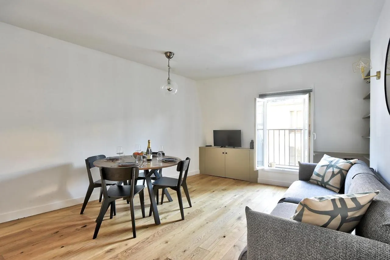Cocon Pour 2 Au Coeur De Montmartre Apartamento París